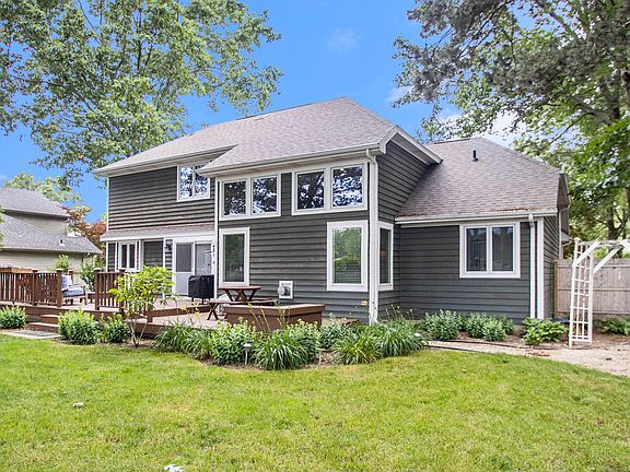 4th image of 1012 Heights Dr