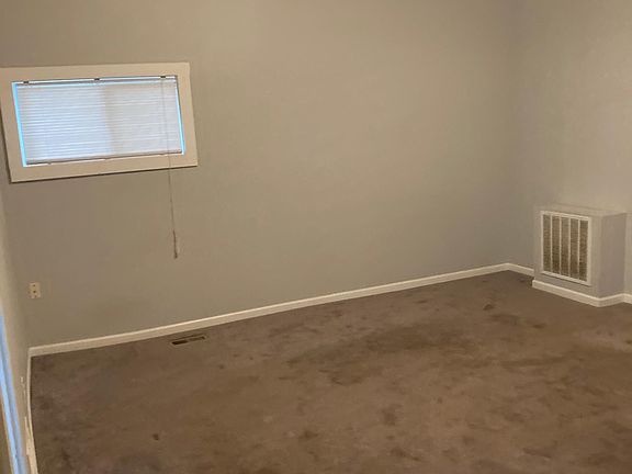 4th image of 96 Winifred St W #1