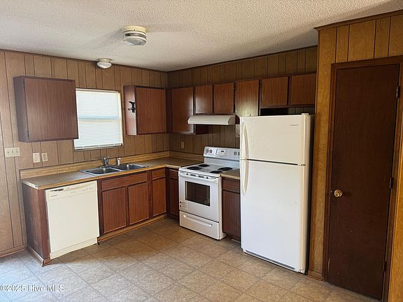 2nd image of 109 Ravenwood Dr APT A