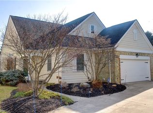 8 River Pl, Rocky River, OH 44116