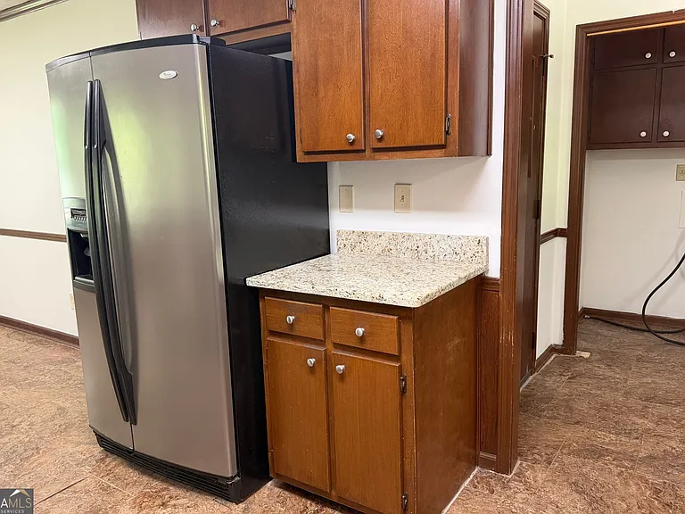310 Sharon Dr — Photo 10