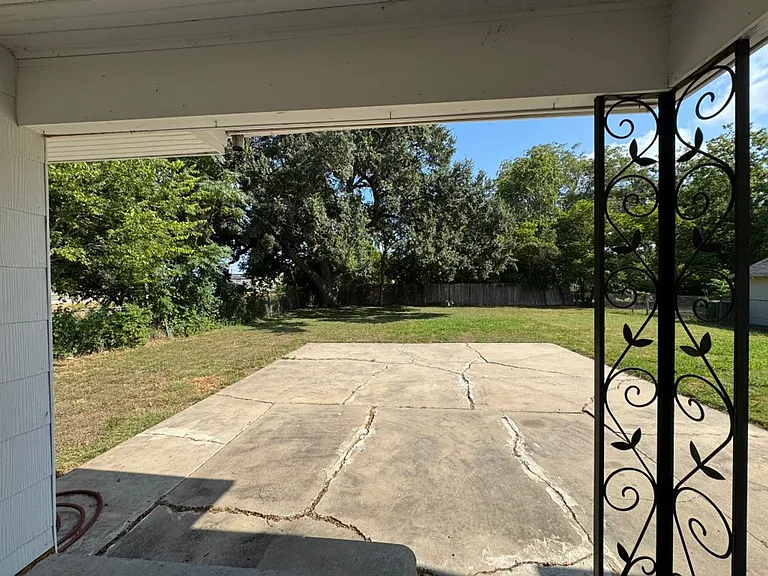 102 E Park Ave — Photo 12