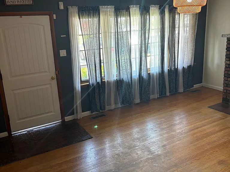 172 N Floyd Ln — Photo 2