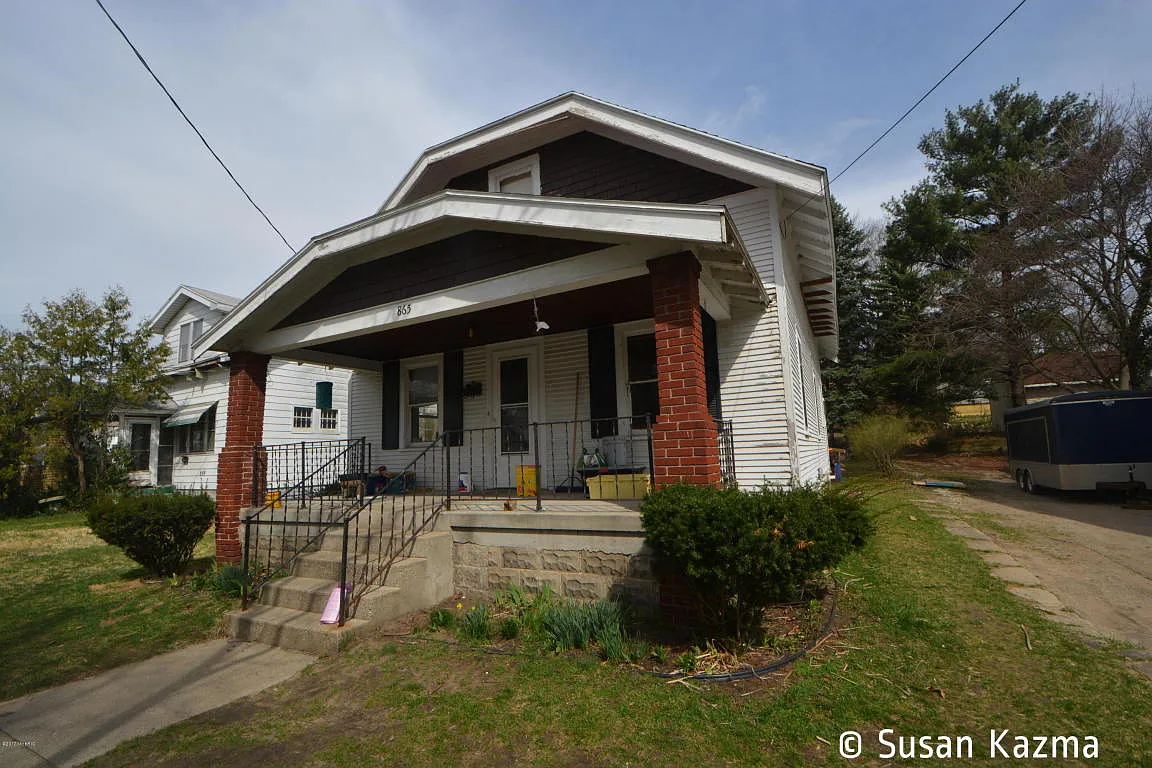 865 Flat St NE photo 1