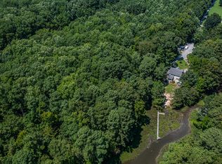 14 Indian Pointe Dr, Kilmarnock, VA 22482