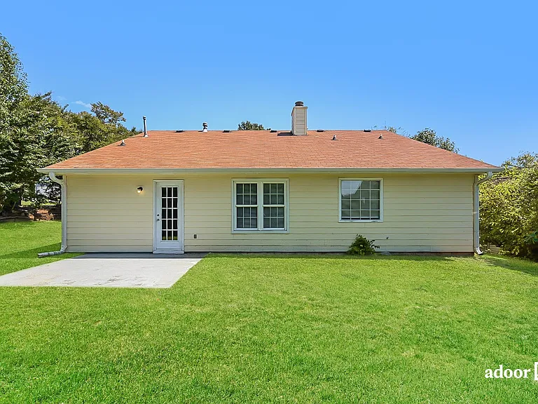 6499 Pine Grove Ct — Photo 12