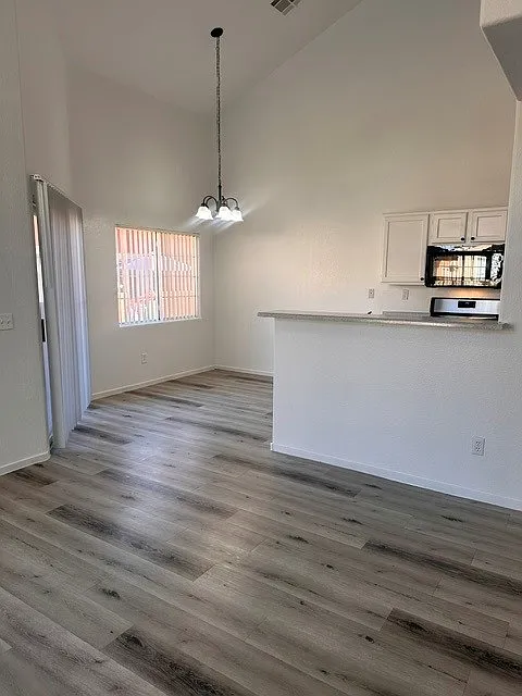 3 bed, 2.5 bath, 1200 sqft, $1,874 — Photo 2
