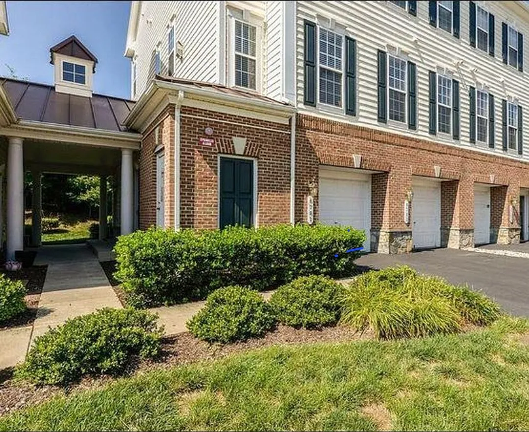 3 bed, 2.5 bath, 1775 sqft, $2,875 — Photo 2
