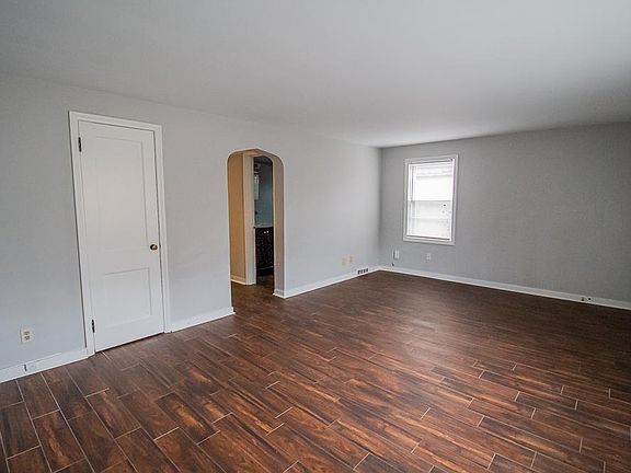 2nd image of 829 N 48th St