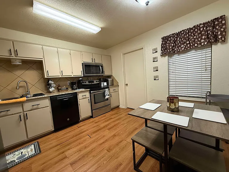 1008 Circle M Dr #D — Photo 9