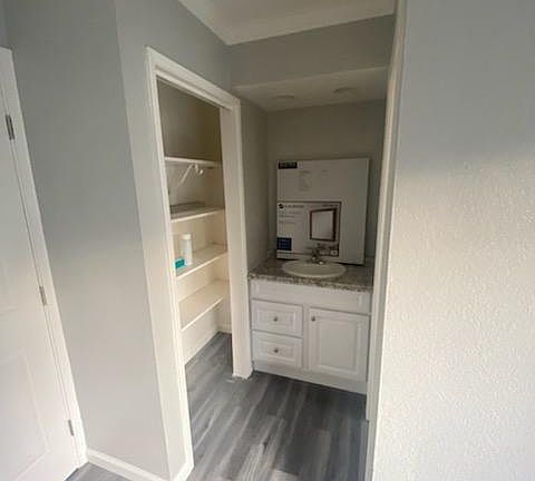 2nd image of 3569 Glasgow Ct