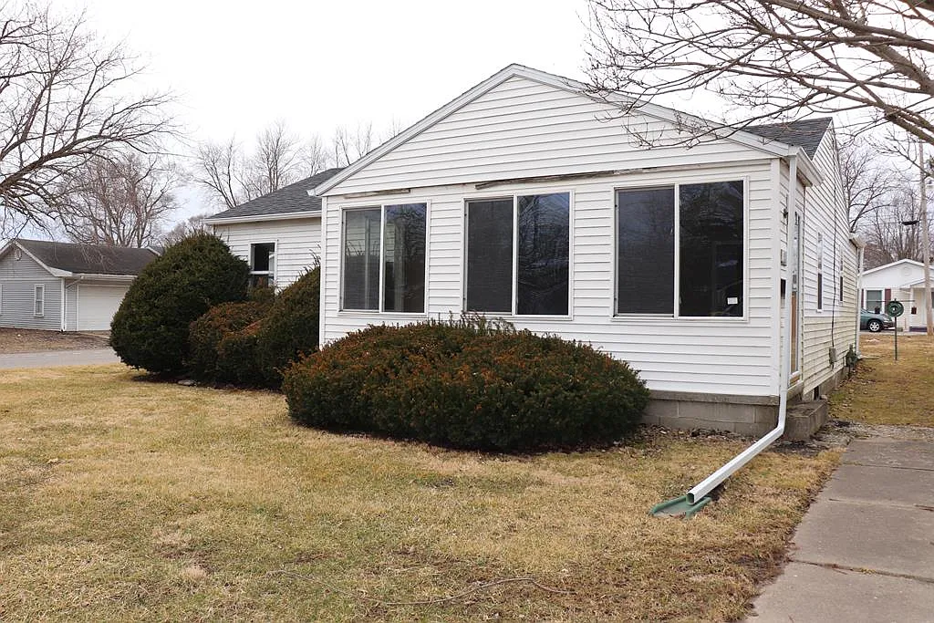 715 Atwood St photo 1