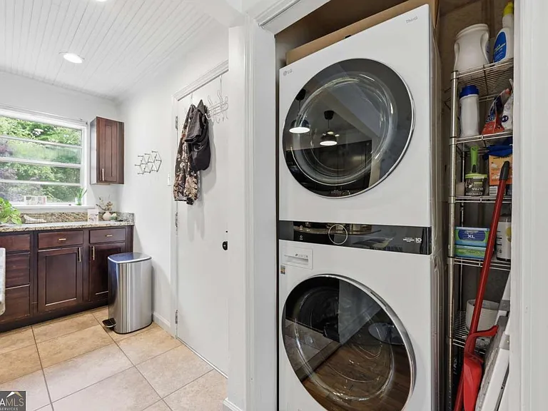 2240 Cheshire Bridge Rd NE #205 — Photo 5