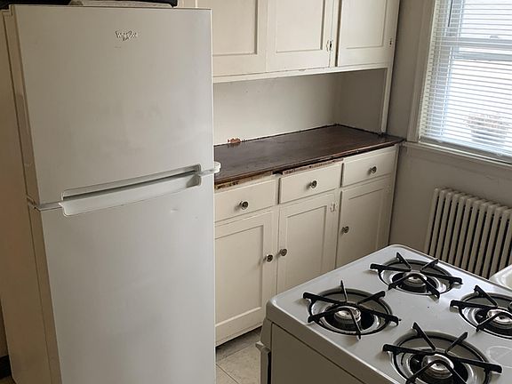 3rd image of 1599 Saint Anthony Ave Unit 10