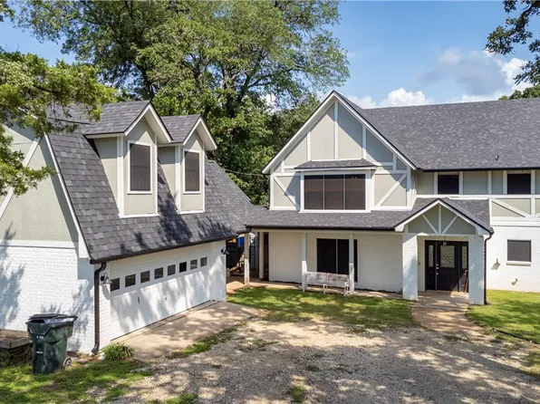 38 Golfview Dr, Hilltop Lakes, TX 77871