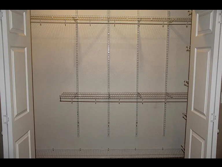 3245 W Parkway Dr — Photo 5