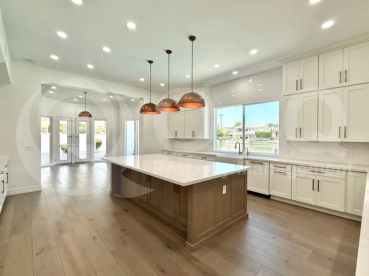 5 bed, 5.0 bath, 6156 sqft, $11,000 — Photo 3