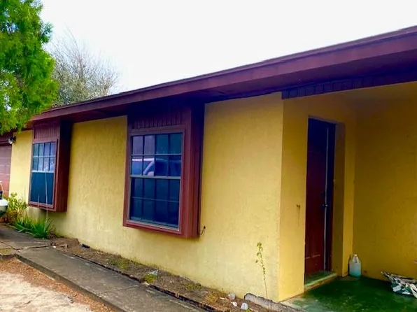 207 S 1st St, Hidalgo, TX 78557