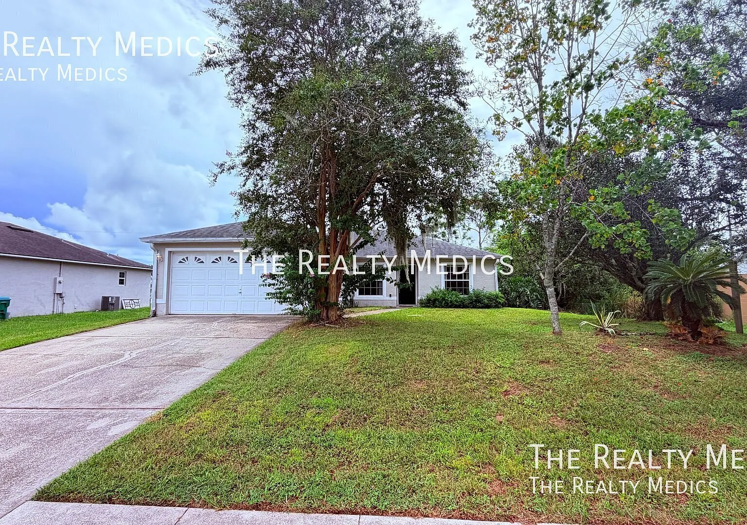 Stylish 3Bedroom Home with Spacious Yard in Deltona Lakes! — Photo 4