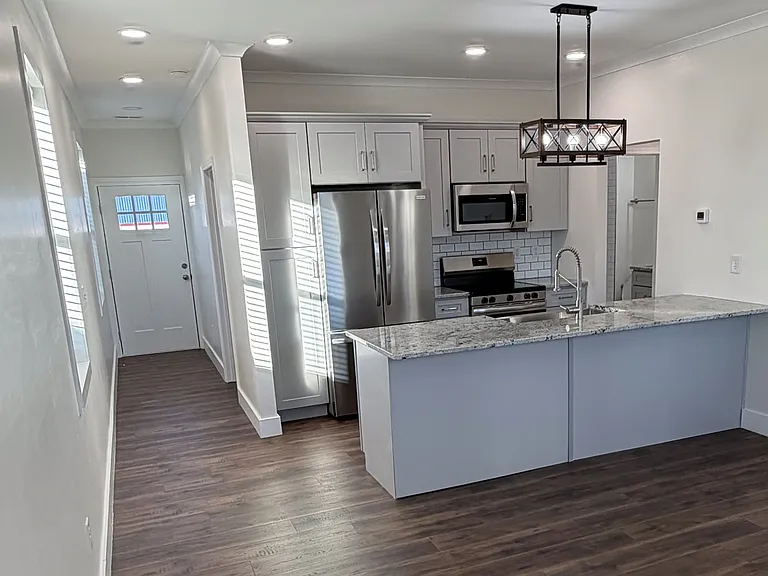 1409 Woodbine Ave — Photo 4