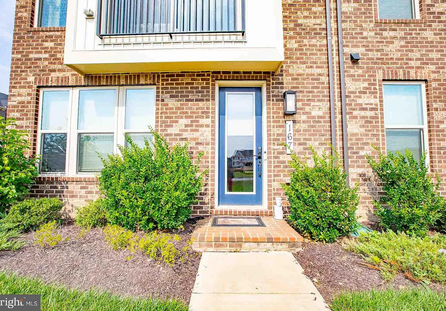 3 bed, 4.0 bath, 2896 sqft, $3,495 — Photo 3