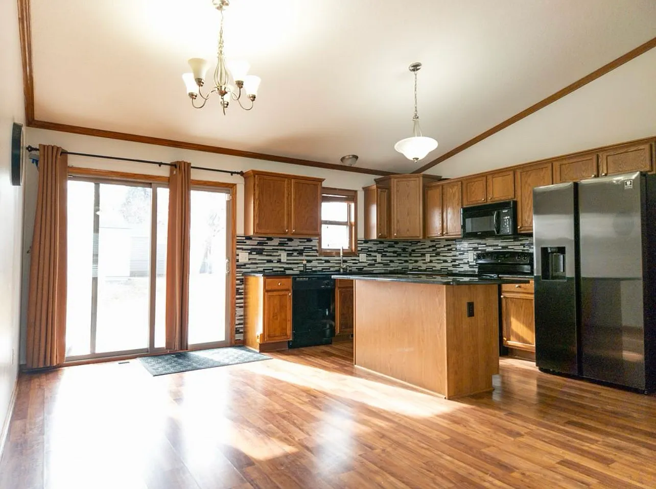 4 bed, 1890 sqft, $2,295 — Photo 4
