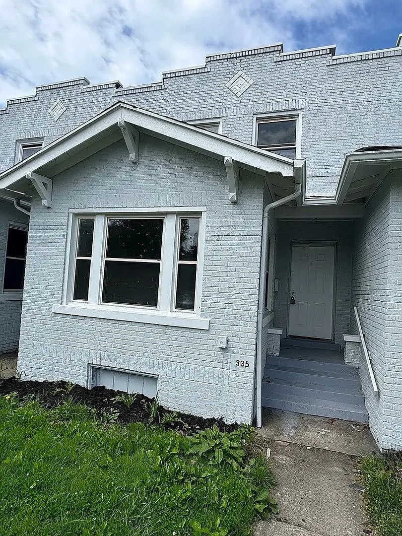 2 bed, $1,225 — Photo 1