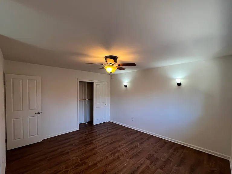 1827 Holiday St — Photo 16