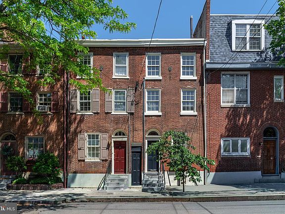 3rd image of 255 Queen St