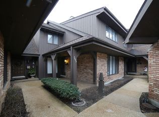 1933 Mission Hills Ln, Northbrook, IL
