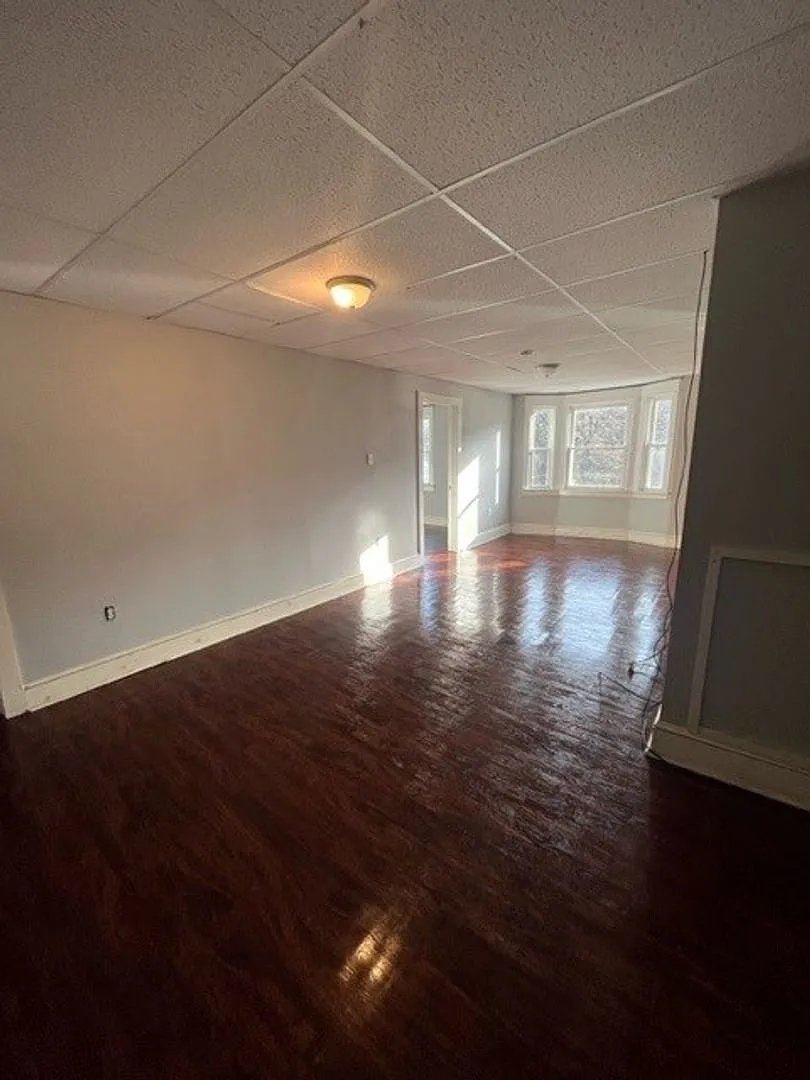 10 Valley Street — Photo 3