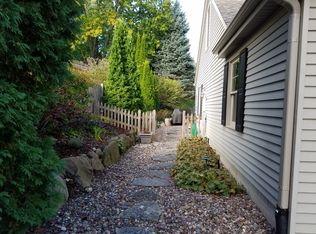 W73N923 London Ct, Cedarburg, WI 53012