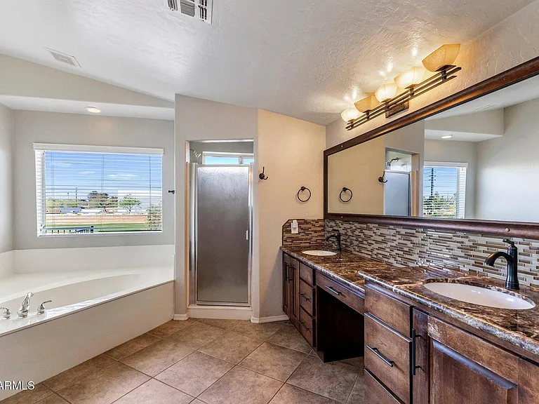 730 N Ithica St — Photo 16