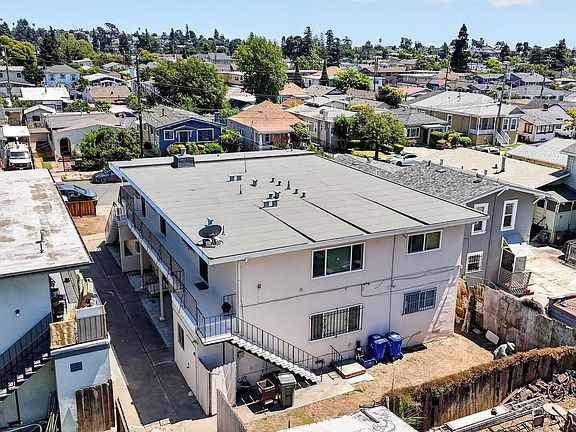 4th image of 2841 Octavia St