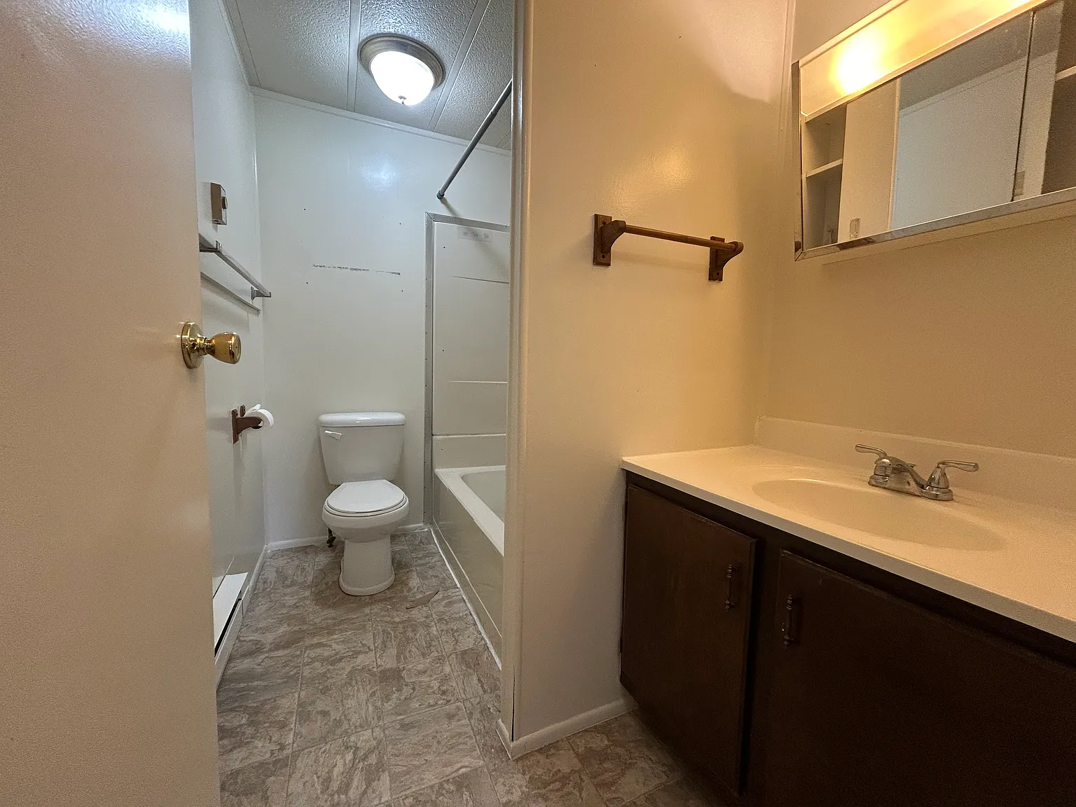 2 bed, 720 sqft, $675 — Photo 3