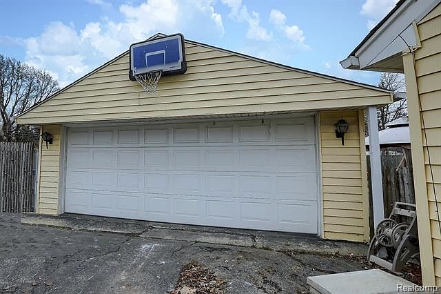 37688 Groesbeck Hwy, photo 25