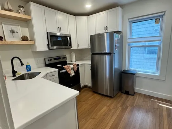 25 Fair St #1, Newport, RI 02840