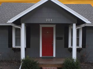 201 W 78th Ter, Kansas City, MO 64114