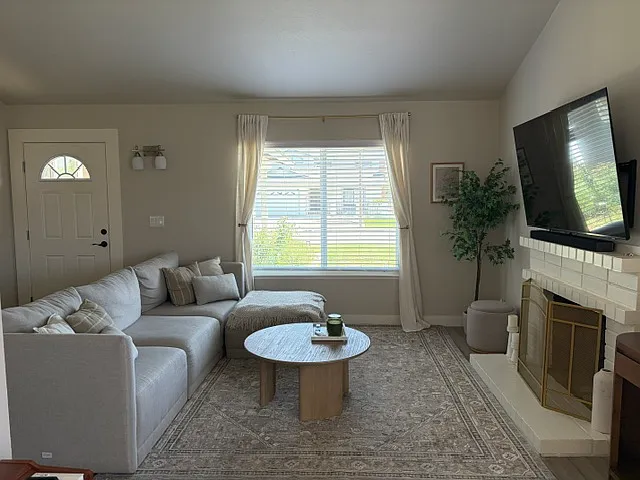 305 N Otono Ct — Photo 3