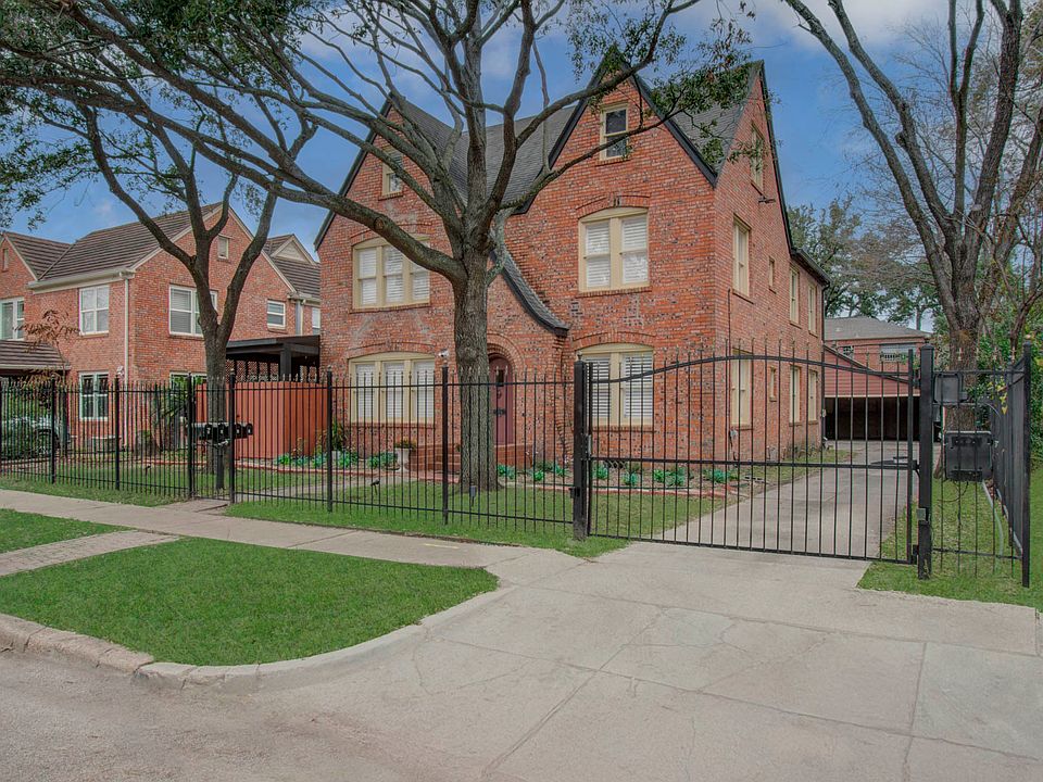 Security gated driveway entry