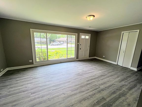 3rd image of 104 Blackhawk Dr