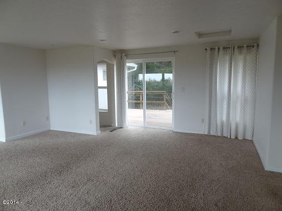 4th image of 330 SE Jetty Ave