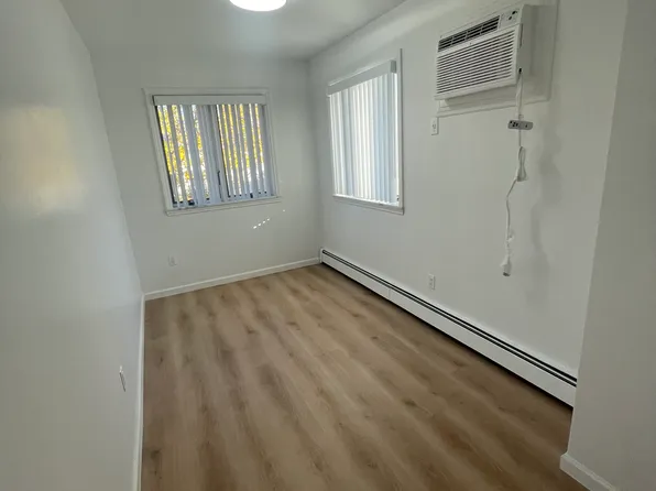 2163 East 17th Street image 7 of 12