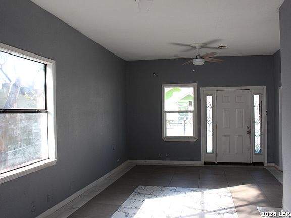 4th image of 830 Steves Ave