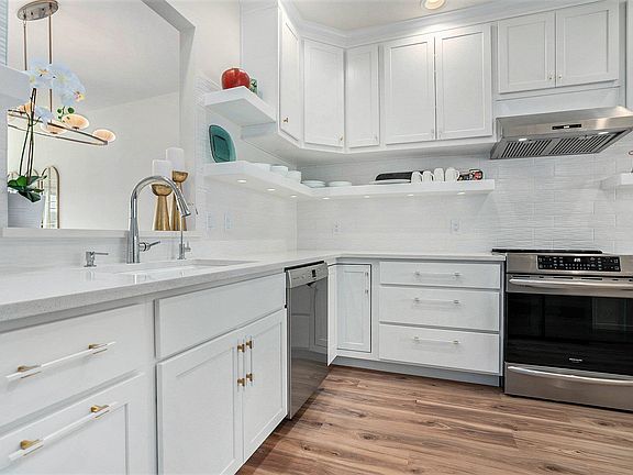 2nd image of 1434 Canterbury Ct