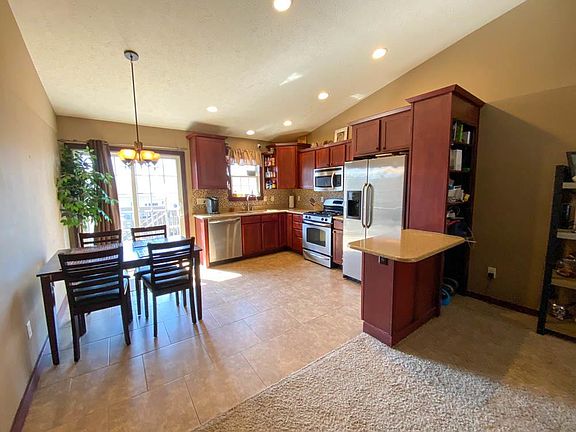 5th image of 1002 Wartburg Dr