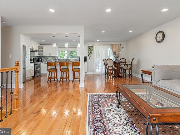 4th image of 42 Regent Rd
