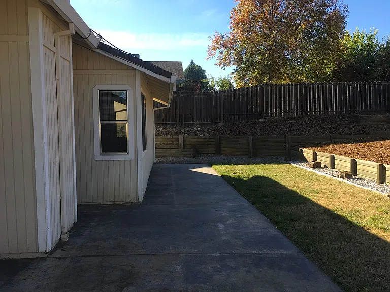 414 Springer Dr — Photo 16