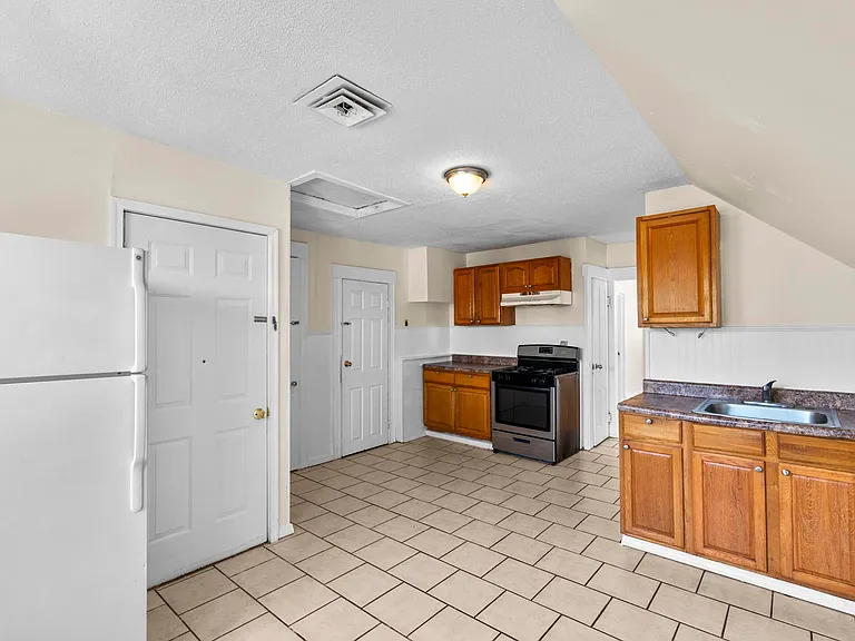 286 Exchange St #3 — Photo 2