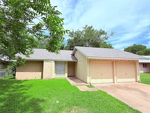 5206 Village Trl Photo 1